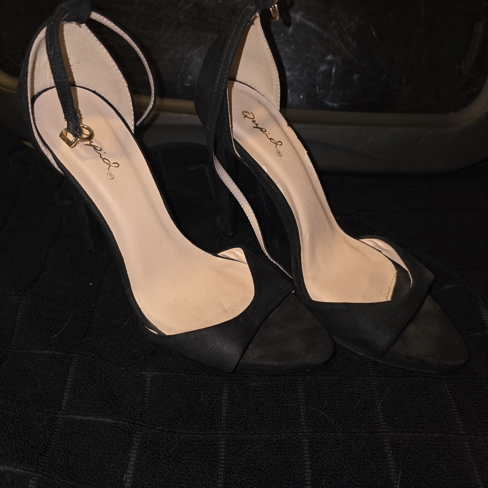 Elegant Black Heels by Unspecified Brand